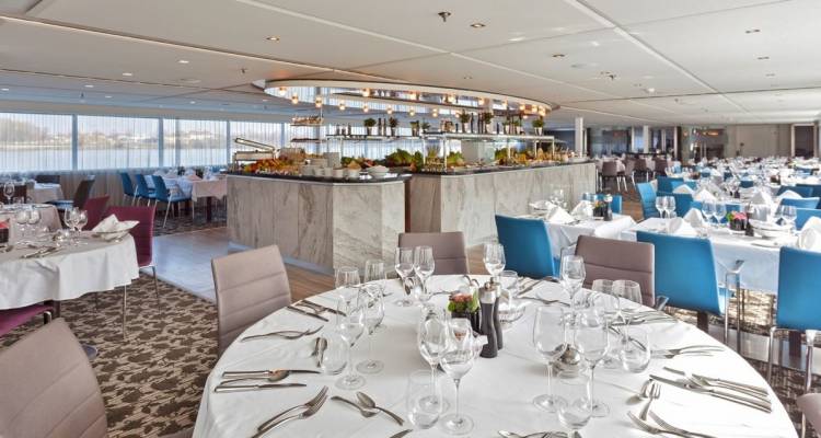 Buffet en el Restaurante del KD Moments CRUCEROS FLUVIALES ICARION KD MOMENTOS CRUCEROS PAISES BAJOS CRUCEROS HOLANDA CRUCEROS BELGICA CRUCEROS DE LUJO EN ESPAÑOL LUXURY RIVER CRUISES SCENIC CRUISE SHIPS SCENIC EMERALD CRUISES ROYAL EMERALD CRUISES CRUCEROS GANTE CRUCEROS BRUJAS CRUCEROS BRUSELAS CRUCEROS AMSTERDAM CRUCEROS #KDMoments #IcarionCruceros #Cruceros #CrucerosFluviales #RiverCruises #Icarion #CrucerosIcarion #Cruceroclick
